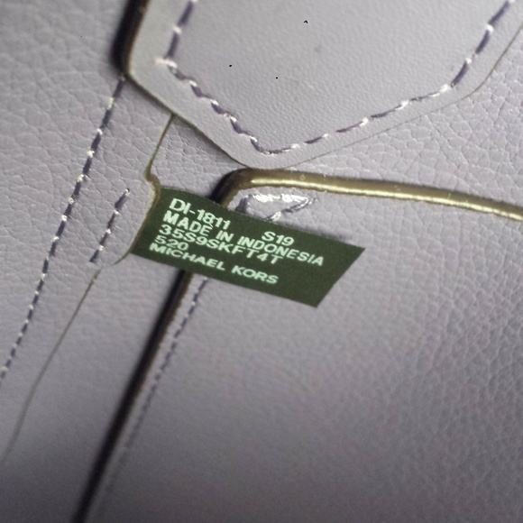 NWT Michael Kors Kimberly Small Bonded Tote Lilac - Picture 8 of 8